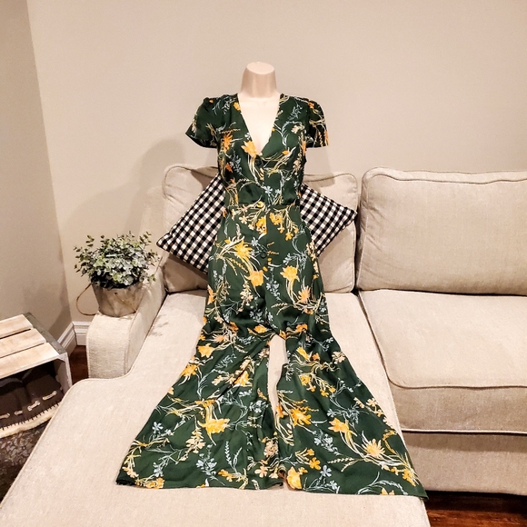 Brand new Urban Outfitters Romper small